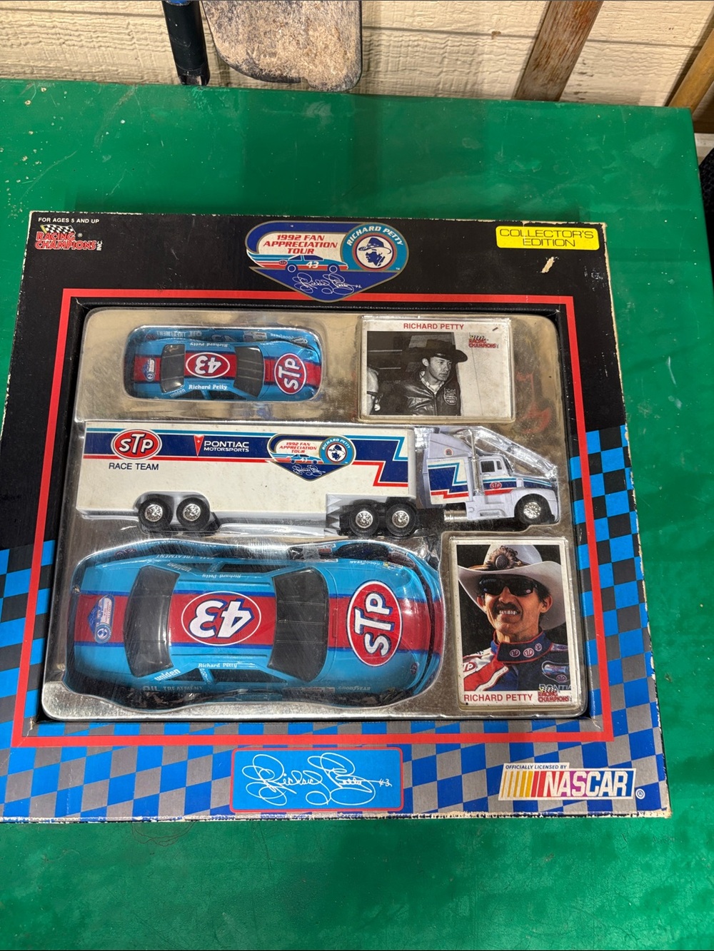 STP #43 Blue Race Team Toy Set - Collector's Edition